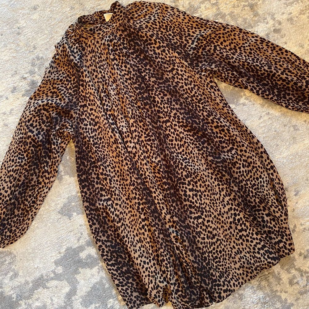 Wide-Cut Leopard Print Dress